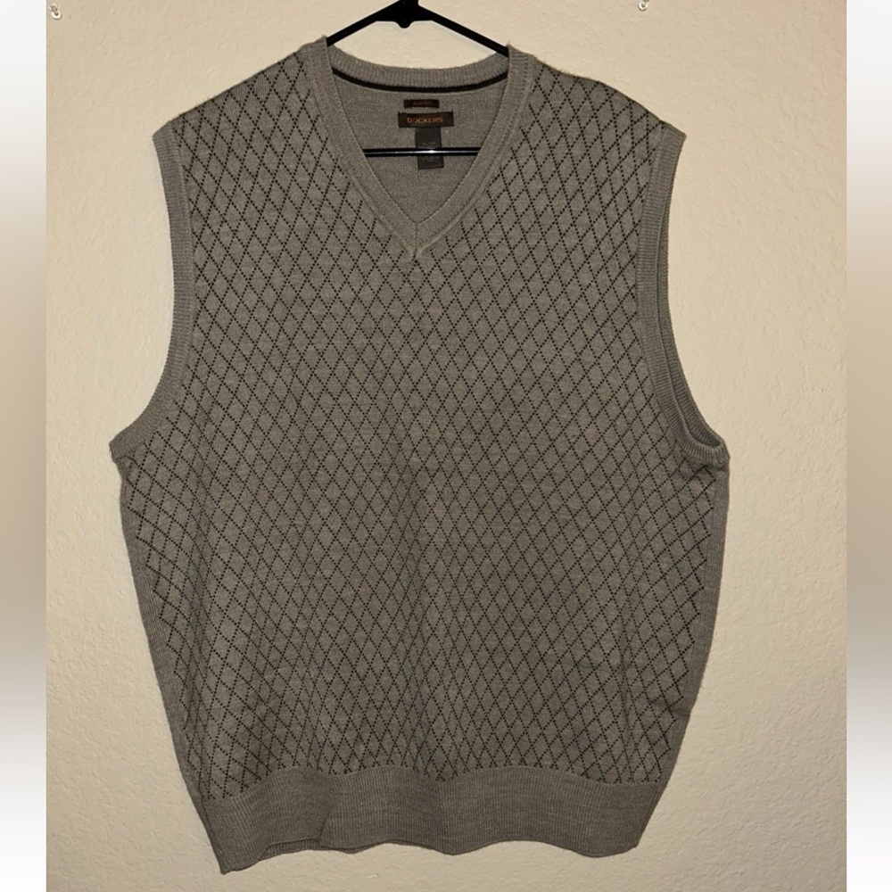 Dockers Mens Sweater Vest Size XL Argyle pattern brown tan X-Large